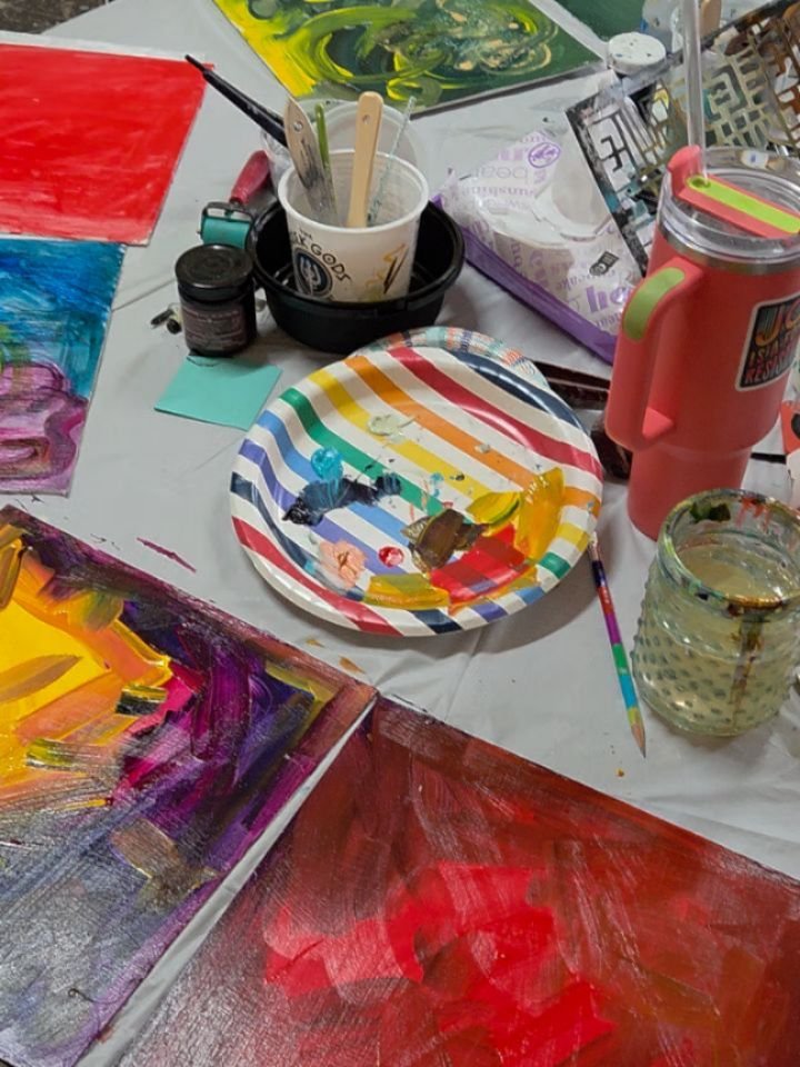 When was the last time you took time to "fill your own cup"? I love teaching workshops and connecting with people through the creative process, but it's been a long time since I truly let myself be the student. ⁠
⁠
Last Friday I participate
