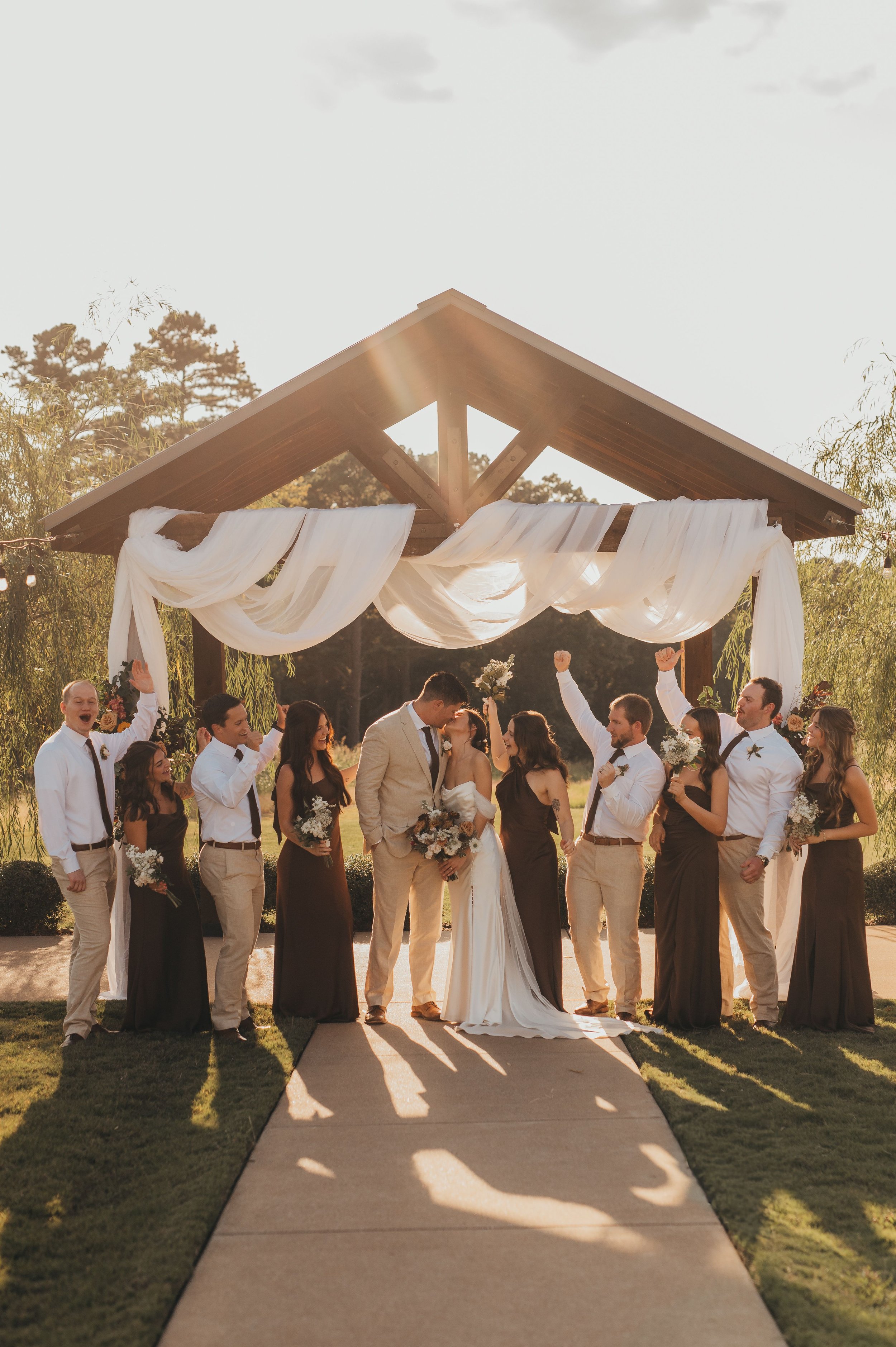 wedding party at outdoor wedding venue in tyler tx