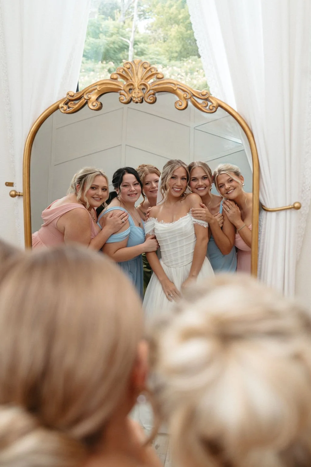 bridesmaids looking in the mirror wedding venue east texas