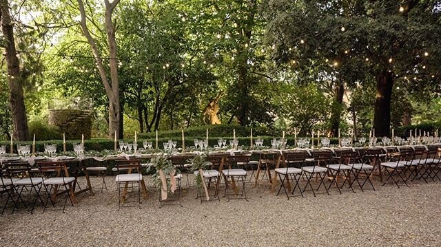 Amazing reception dinner for S&amp;E&rsquo;s wedding in Tuscany. ✨ I love the beautiful places our work take us! 
Planning &amp; design @benitalyweddings | Venue @borgostomennano