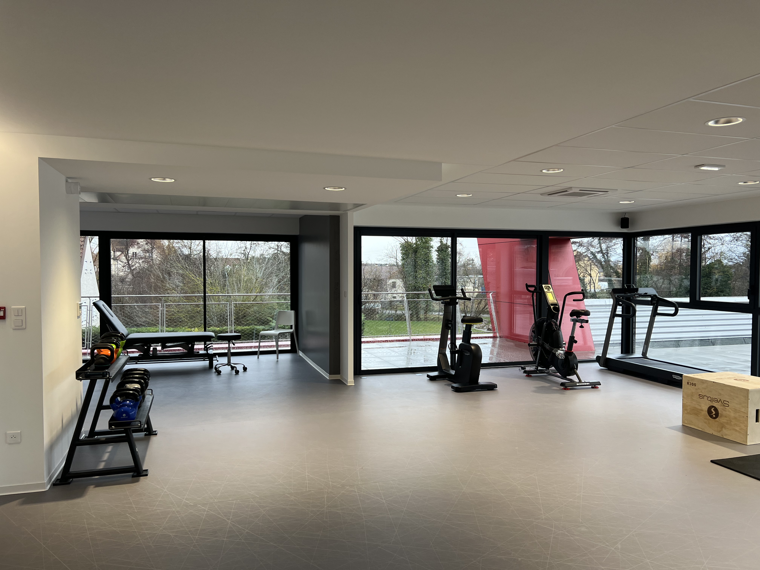 CMCSA - salle de kiné et terrasse