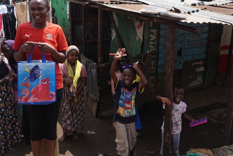Happiness+in+slums+2.jpg