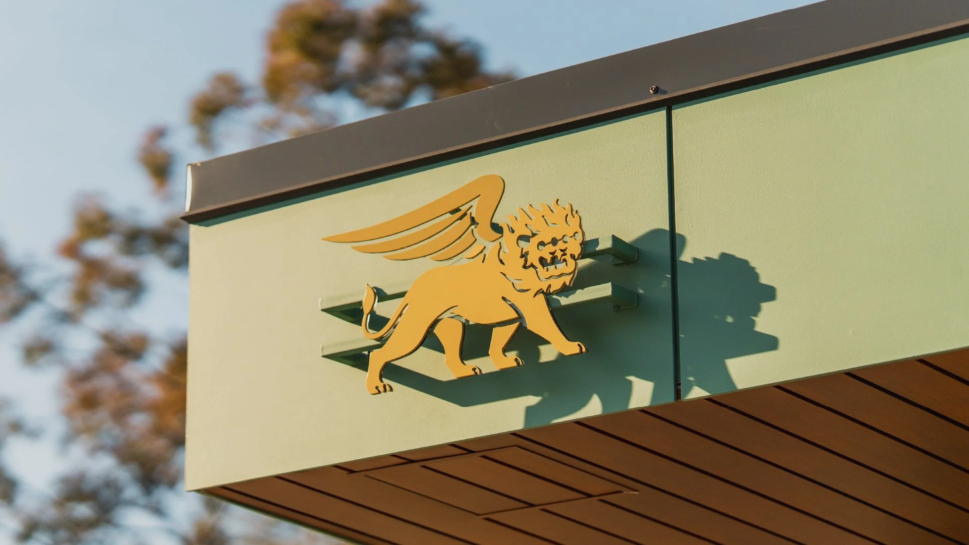 Italia Moto - 
Signage Lion