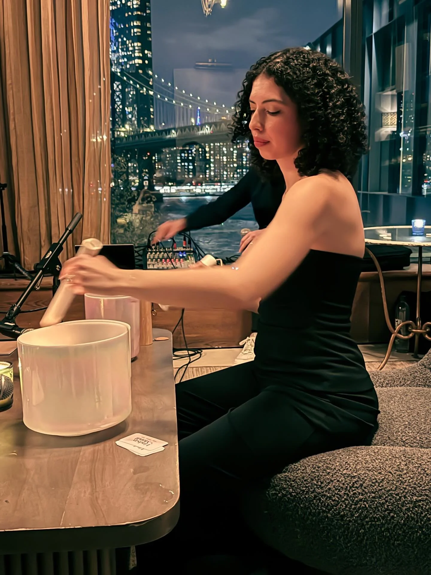 Had the sweetest night sharing sound at Dumbo House with @chngcrw ✨

We&rsquo;ll be back here again for another sound, journaling, and sustainable wellness event on November 12th, see you there 🌉

#nycsoundbaths #nycsoundmeditation #brooklynsoundbat