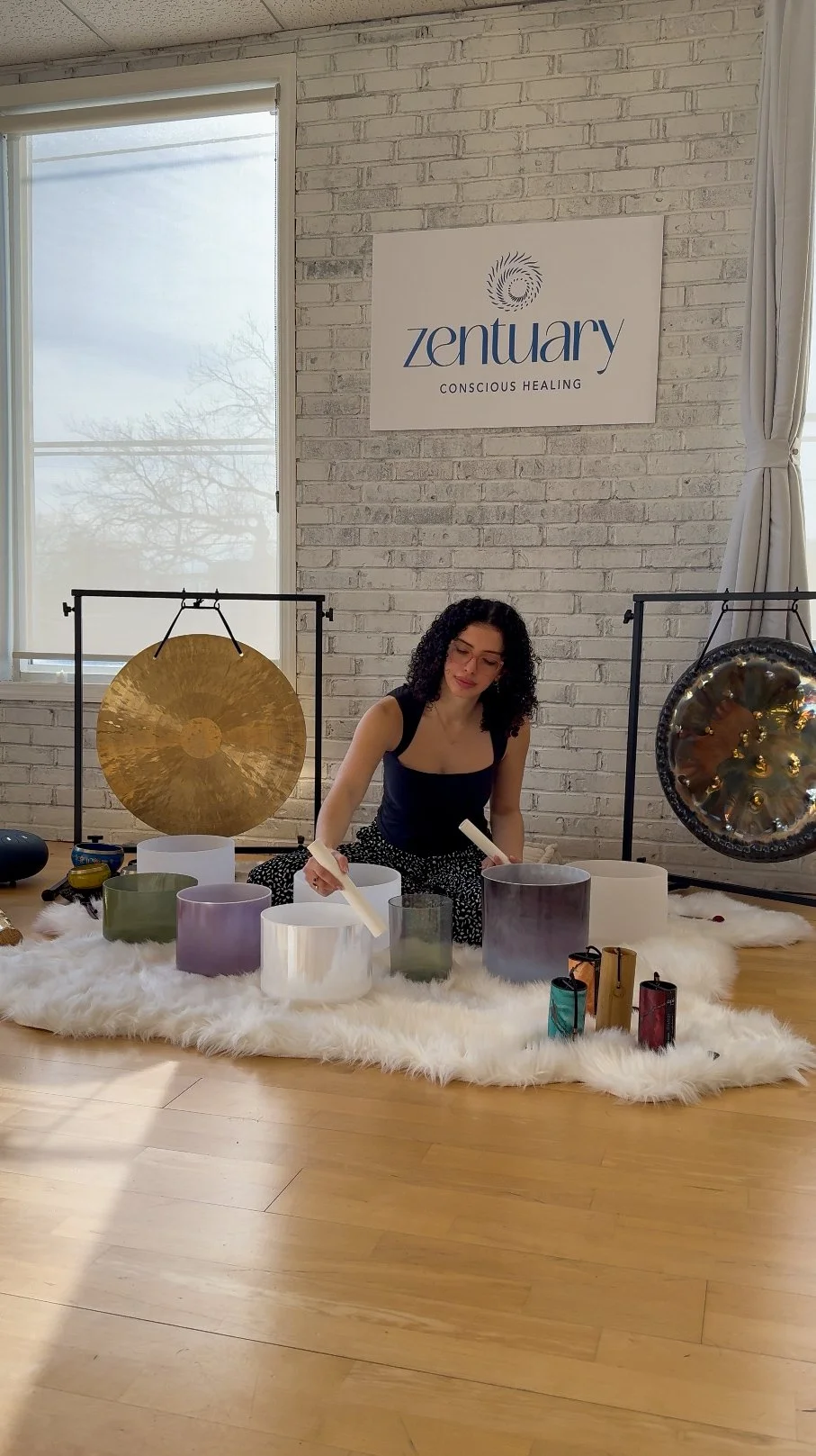 Stylized eye symbol with eyelashes, in white on a dark blue background.