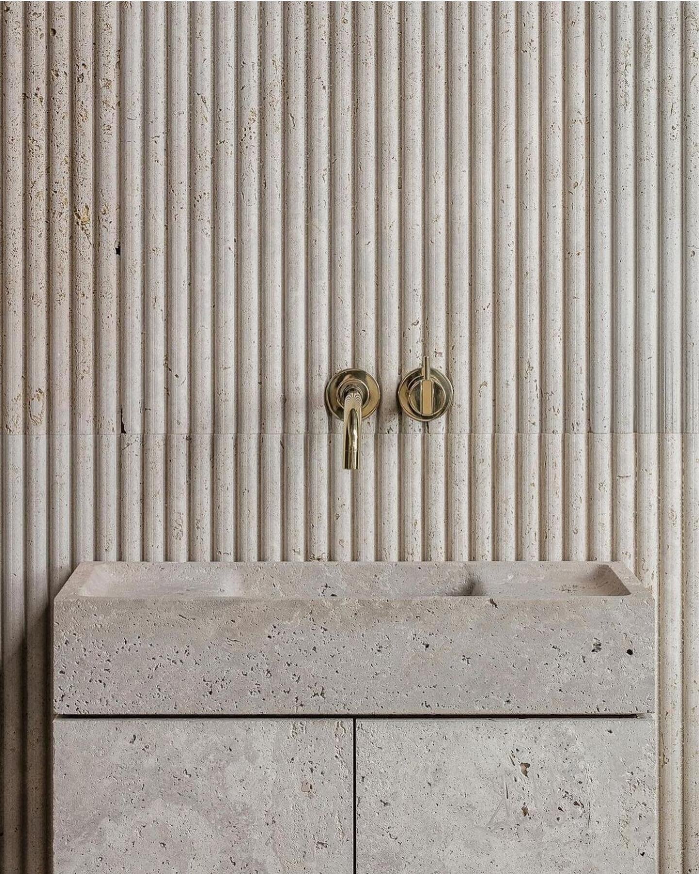 Some wed morning design inspiration. This texture is ridiculous but in the best way. 

Photo: @il_granito @cafeine 
.
.
.
.
.

#architecturaldetails #neutralspace #organicdesign #seekthesimplicity #styleathome #houseandhome #bathroominspiration #inte