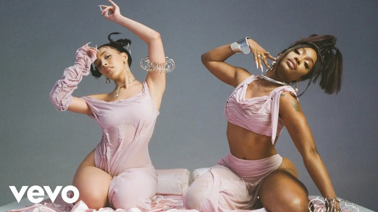 Doja Cat - Kiss Me More [feat. SZA](Official Video)