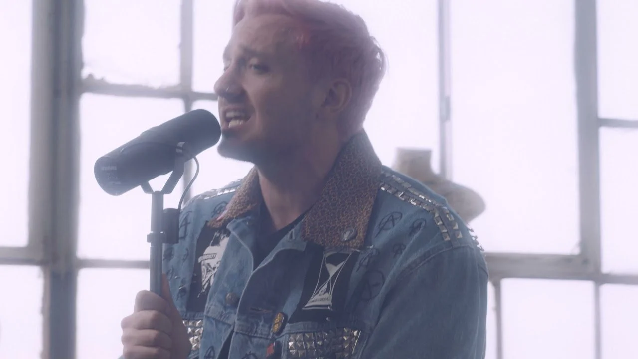 Ryan Oakes Provides Intimate Visual for ‘we’re not strangers’