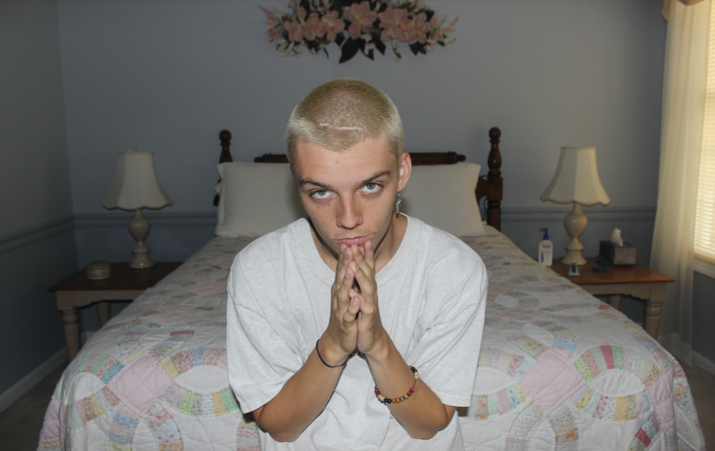 Worry Club’s new ep “ur not real” reinvents the conventions of indie/bedroom pop