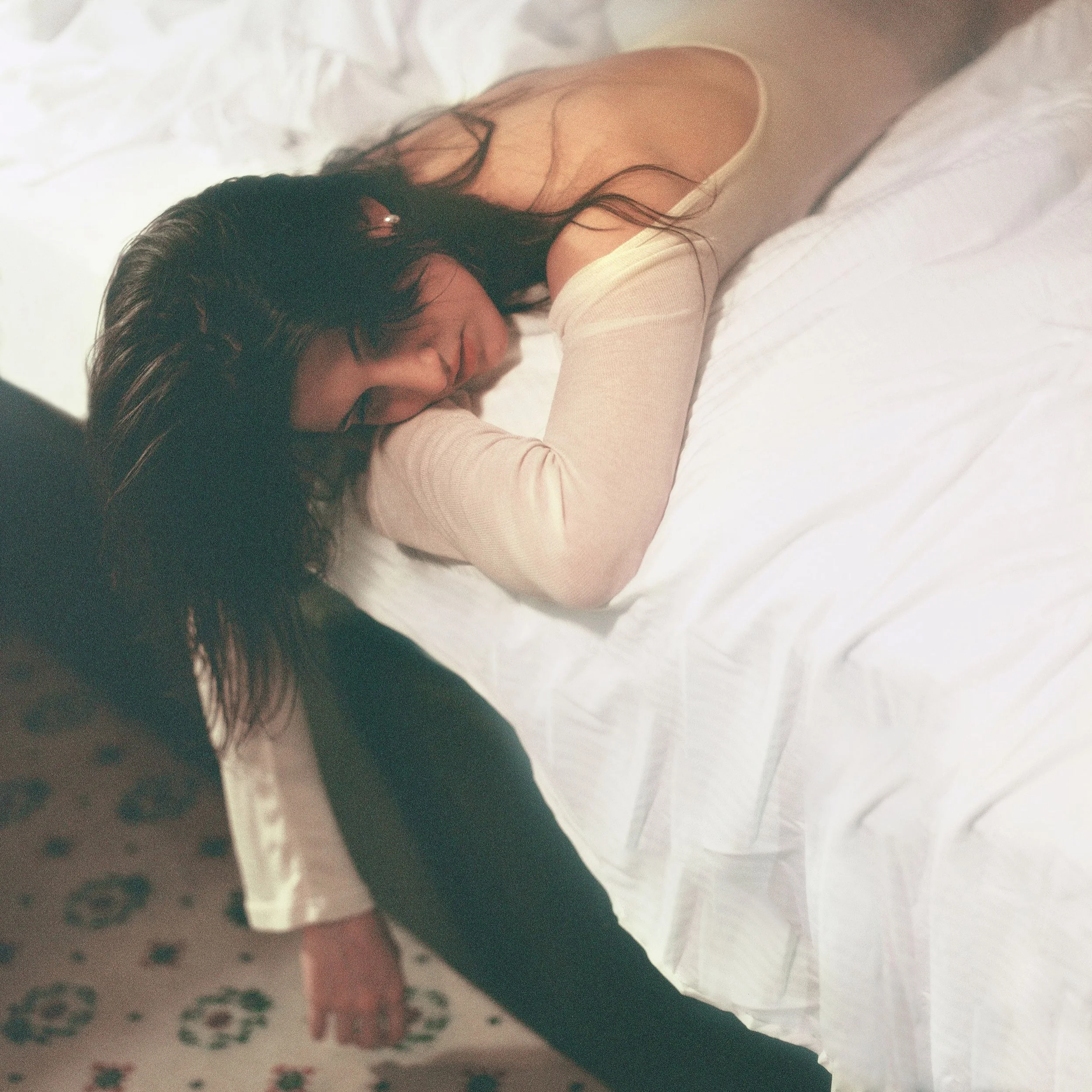 Sydney Ross Mitchell Shares Her Enchanting New Single, “The Edge”