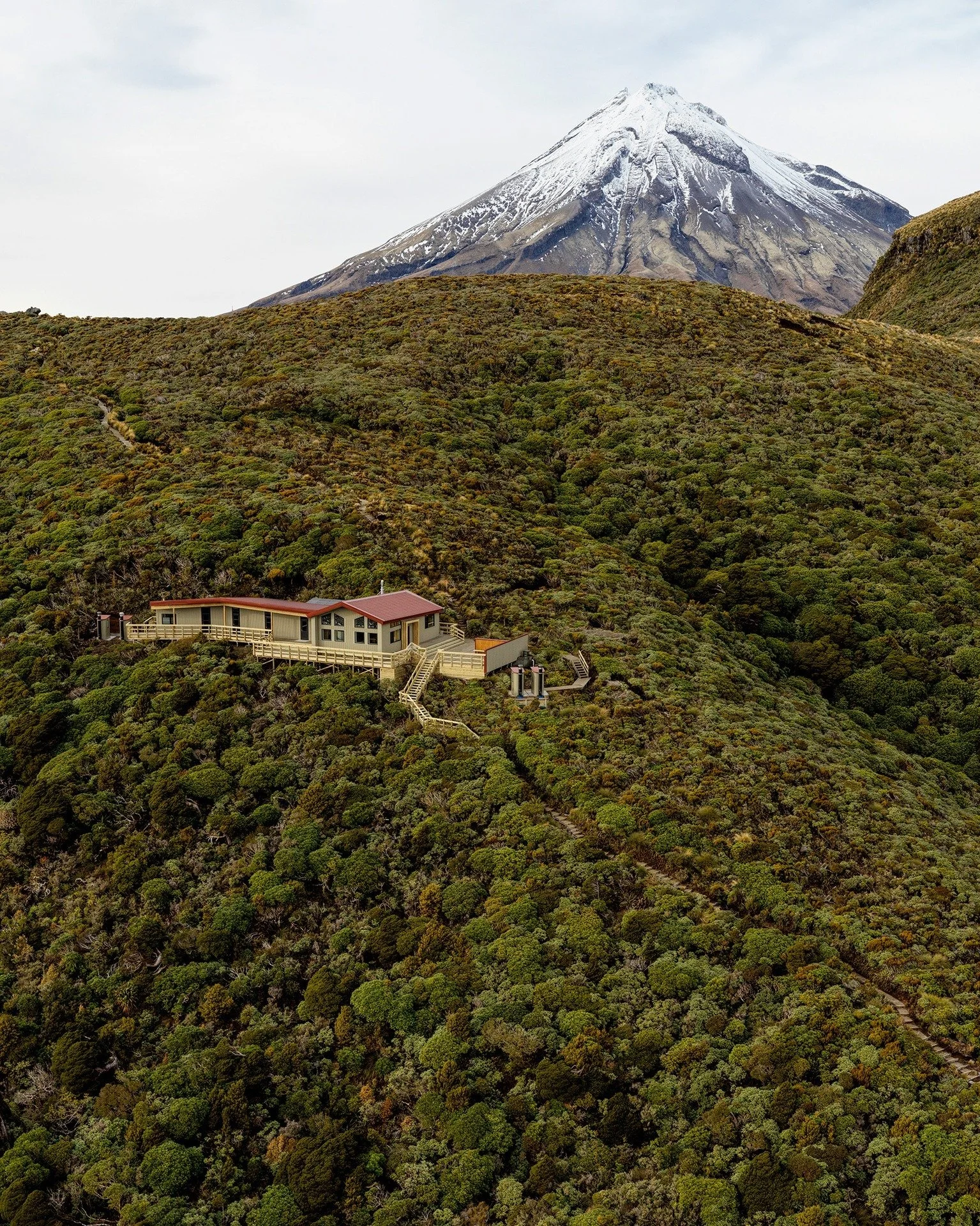 Perched high on the Pouākai ranges, a new hut stands where many have sought shelter before.
Over the past few years we co-designed with Ngāti Tairi and Ngā Mahanga, @docgovtnz's new Pouākai Hut replaces the much loved 1980s predecessor - offering a s