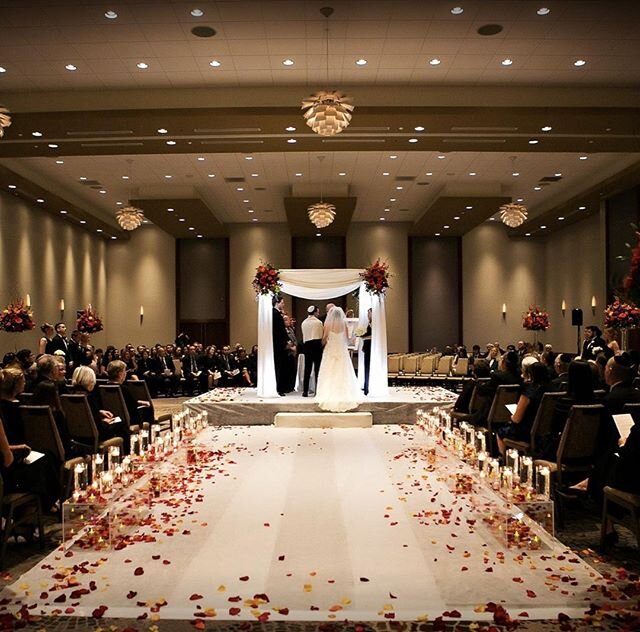 We're excited to announce another Dance Floor Decal preferred vendor: The Westin Chicago Northshore! Check them out for your wedding reception 💘 @thewestinnorthshore 
#dancefloordecal #thewestinnorthshore #westinnorthshore