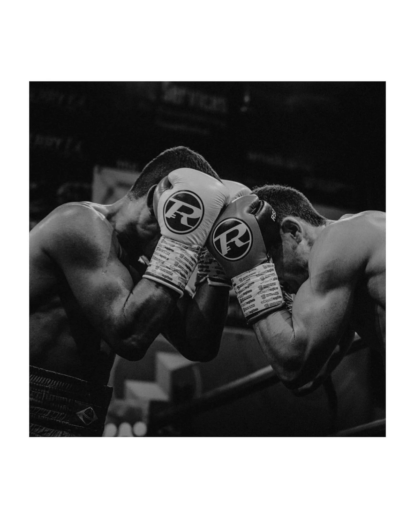 A great win on his debut pro fight for @louieodoherty1 yesterday, against a tough opponent. This all happened at the infamous @thepeacockgymnasium &hellip;.and what a show they put on!! 
⚡️
If you&rsquo;d like to follow all of my boxing photography, 