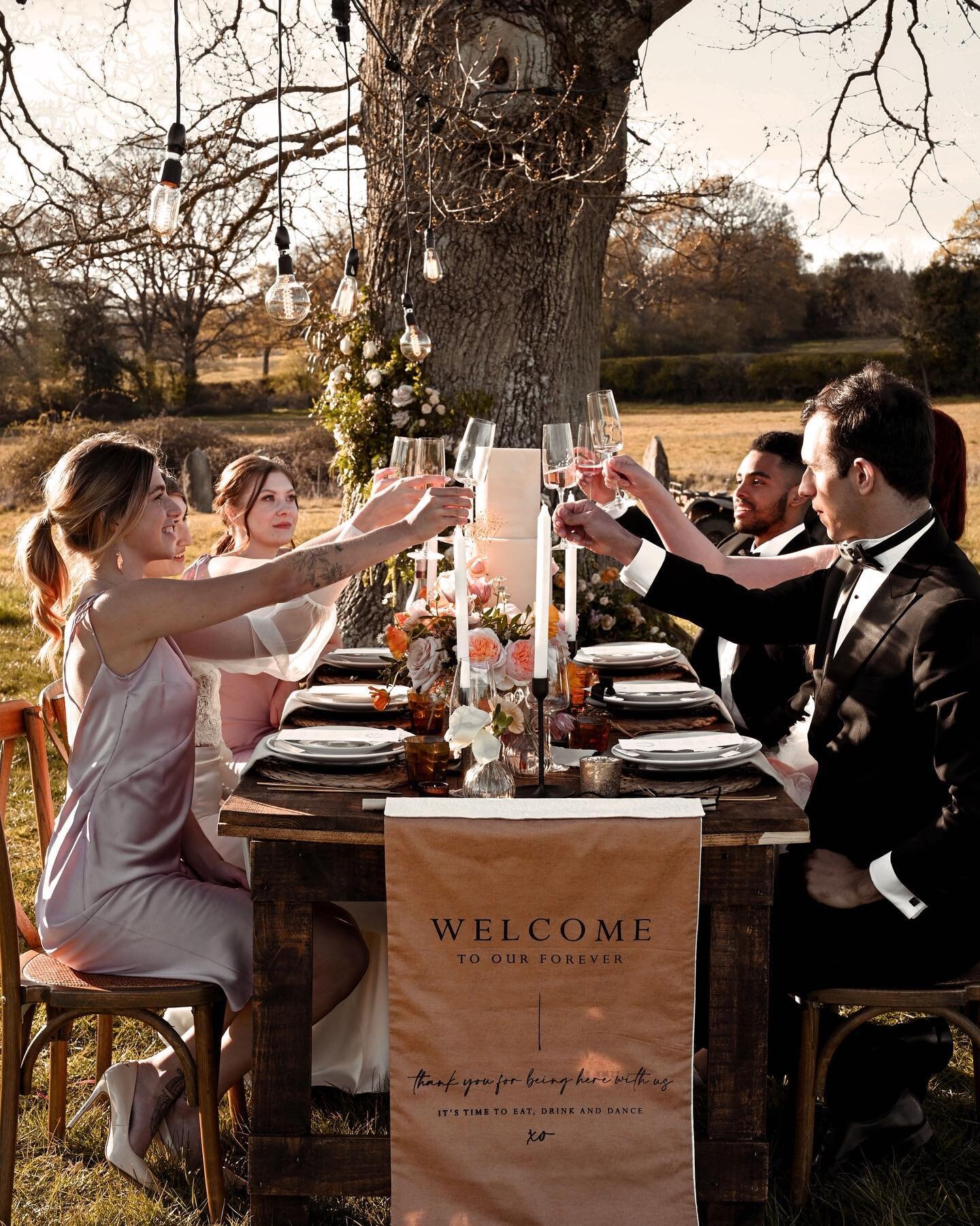 // A L F R E S C O //

We still hold our breath when looking at this beautiful photograph taken by @emilymontay.photo 
Would you ever consider dining outside on your big day? Obviously in Cumbria you might have to take your wellies!

Bridal Gowns : @