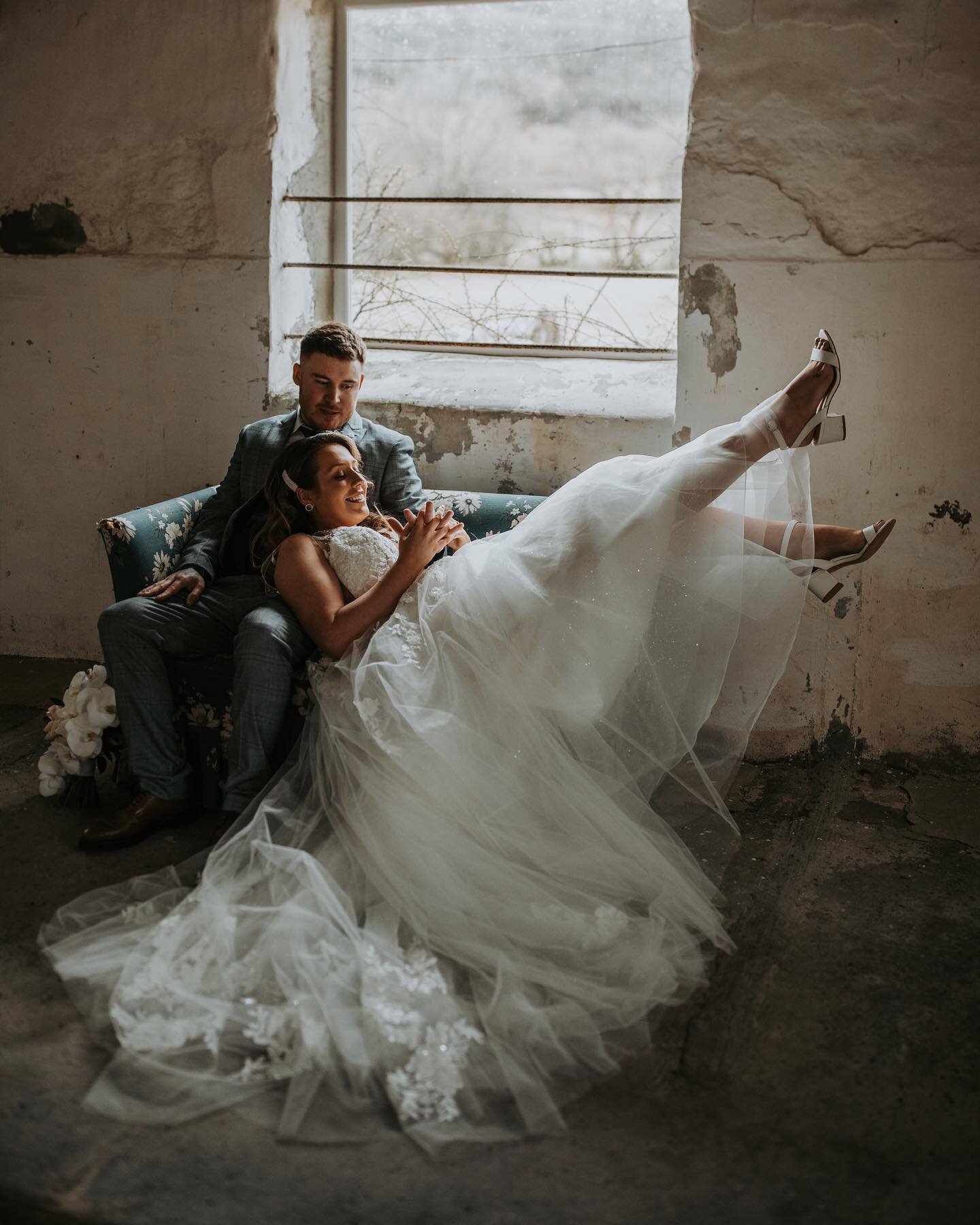 // F E E T  U P //

Is it Friday yet?

This shoot at @farletonknottweddings was pure magic. ✨ 
From the huge light installations to the tiny table details, every single area was perfect and filled with talent from an incredible team. 

These guys are