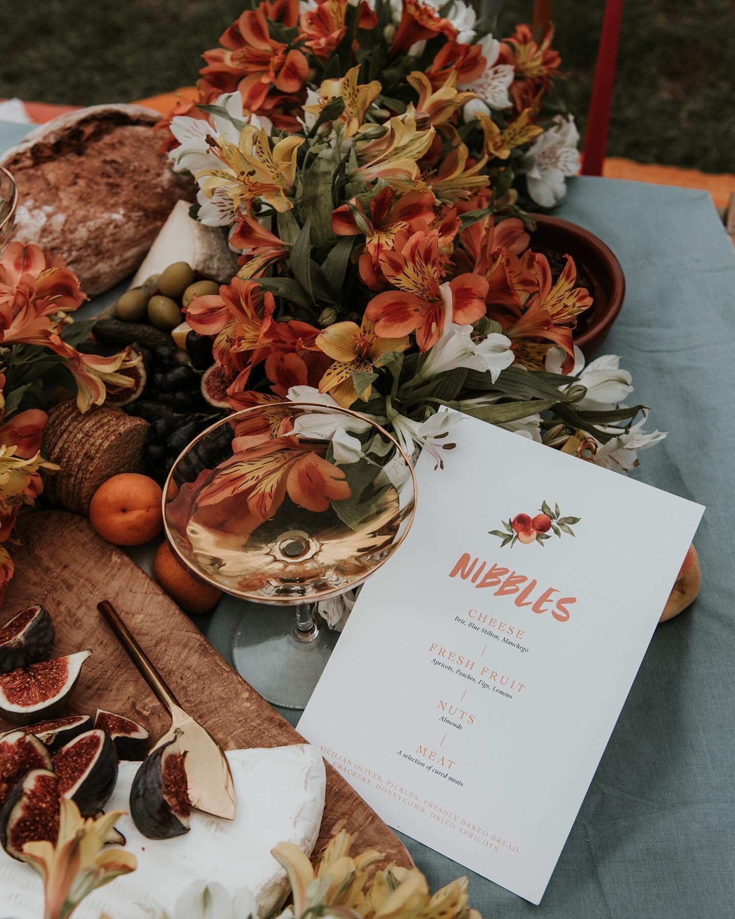 // S U M M E R  S U N //

This weeks heat wave is giving us serious elopement vibes. This intimate champagne picnic at the beautiful Hampstead Heath was inspired by the film &lsquo;Call me by your name&rsquo; 

We were fortunate to have this incredib