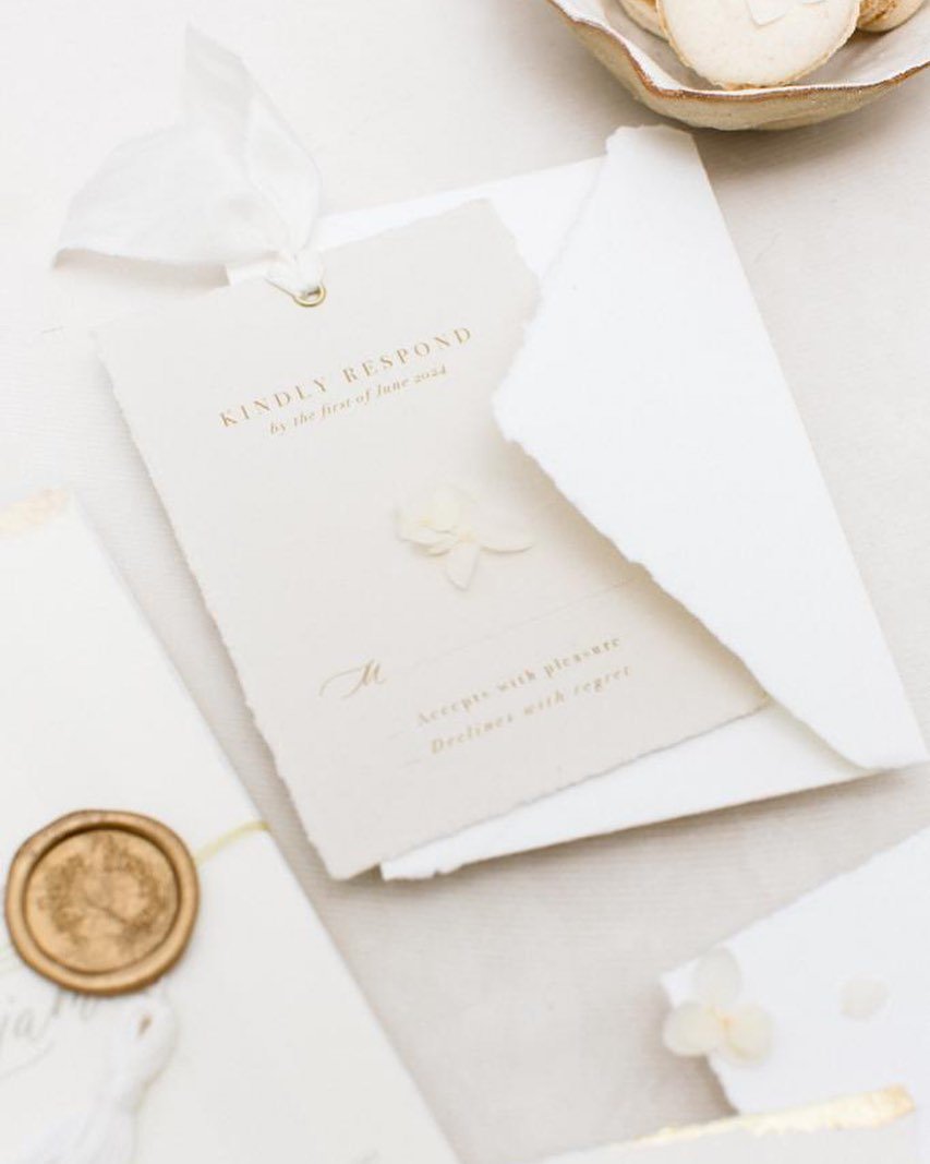 // DELICATE, NEUTRAL, TIMELESS //
We love a soft white aesthetic...

This photo perfectly sums up how a little attention to detail can really transform your stationery. The combination of the timeless neutral tones, fluffy edge envelopes, beautiful s