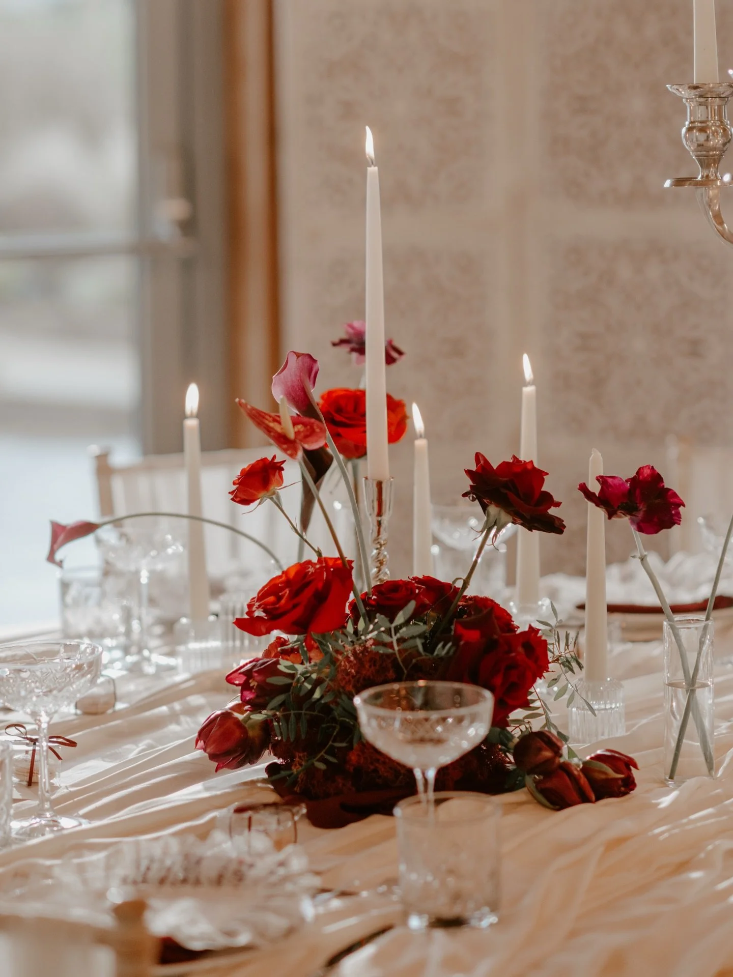 Soft candlelight, flowing draped linens, bold florals and the most delicate lace details.  Eden Barn set the stage for pure romance at this beautiful open day we had the pleasure of being a part of. 
The lace-trimmed stationery tied every element tog