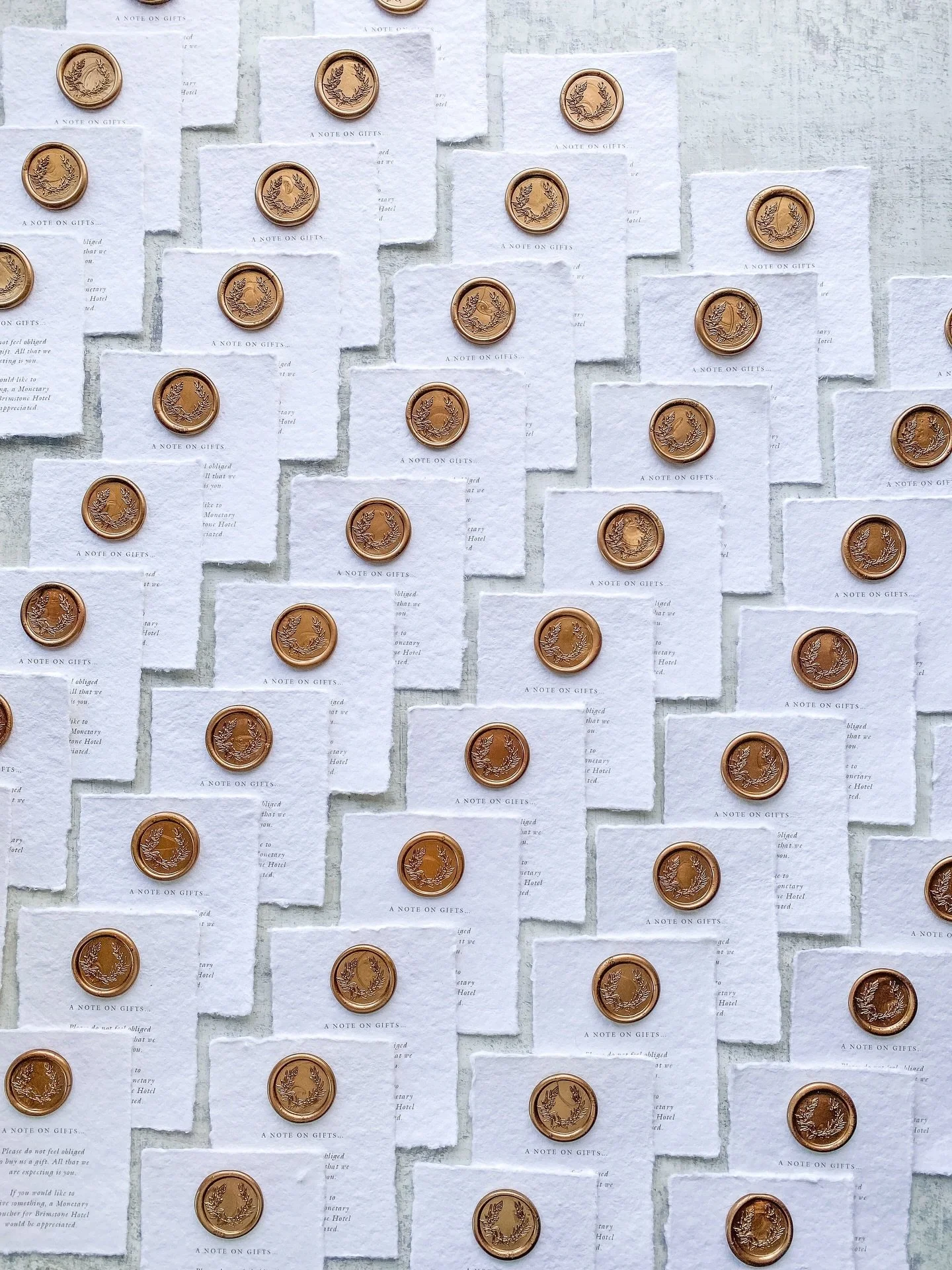 Soft edges, quiet words, and a seal made to last.
A note on gifts&hellip;finished with warm bronze wax and a delicate laurel design. Where texture, tradition, and intention meet.
It&rsquo;s the smallest details that whisper luxury. 🤍 
-
#fineartstat