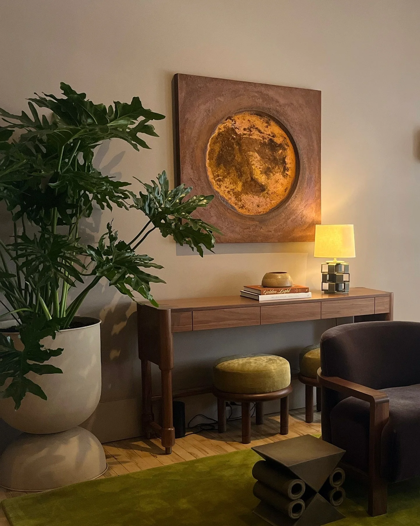 A look at a few plants we recently installed for @lawsonfenning's stunning new NYC showroom. 
.
.
.

#interiorplantdesign  #interiordesign #plantdecor #homedecor  #greendesign #houseplantlover #plantsmakepeoplehappy #nyc