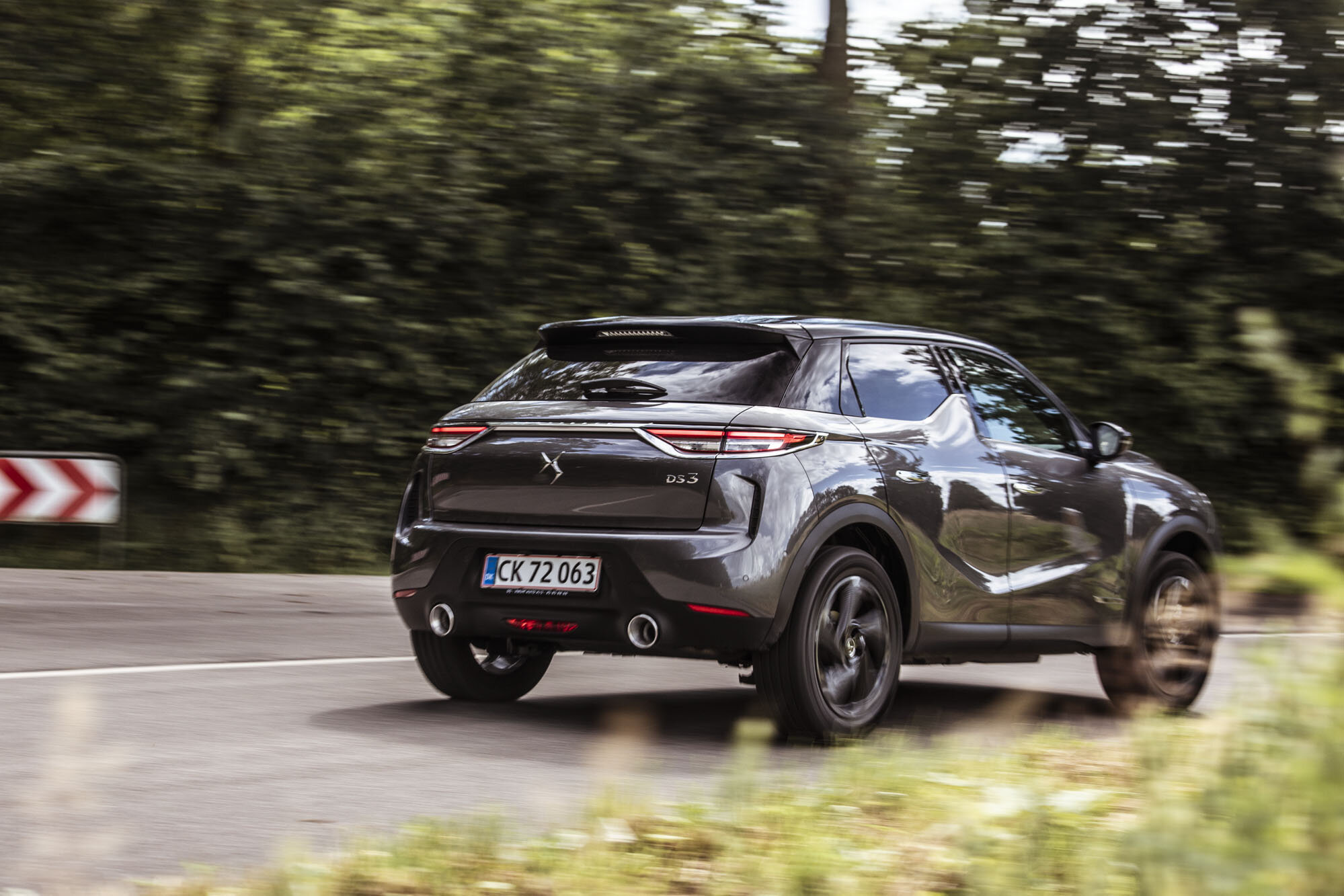 DS3_Crossback_Platinum_Grey_Dynamiske_04.jpg