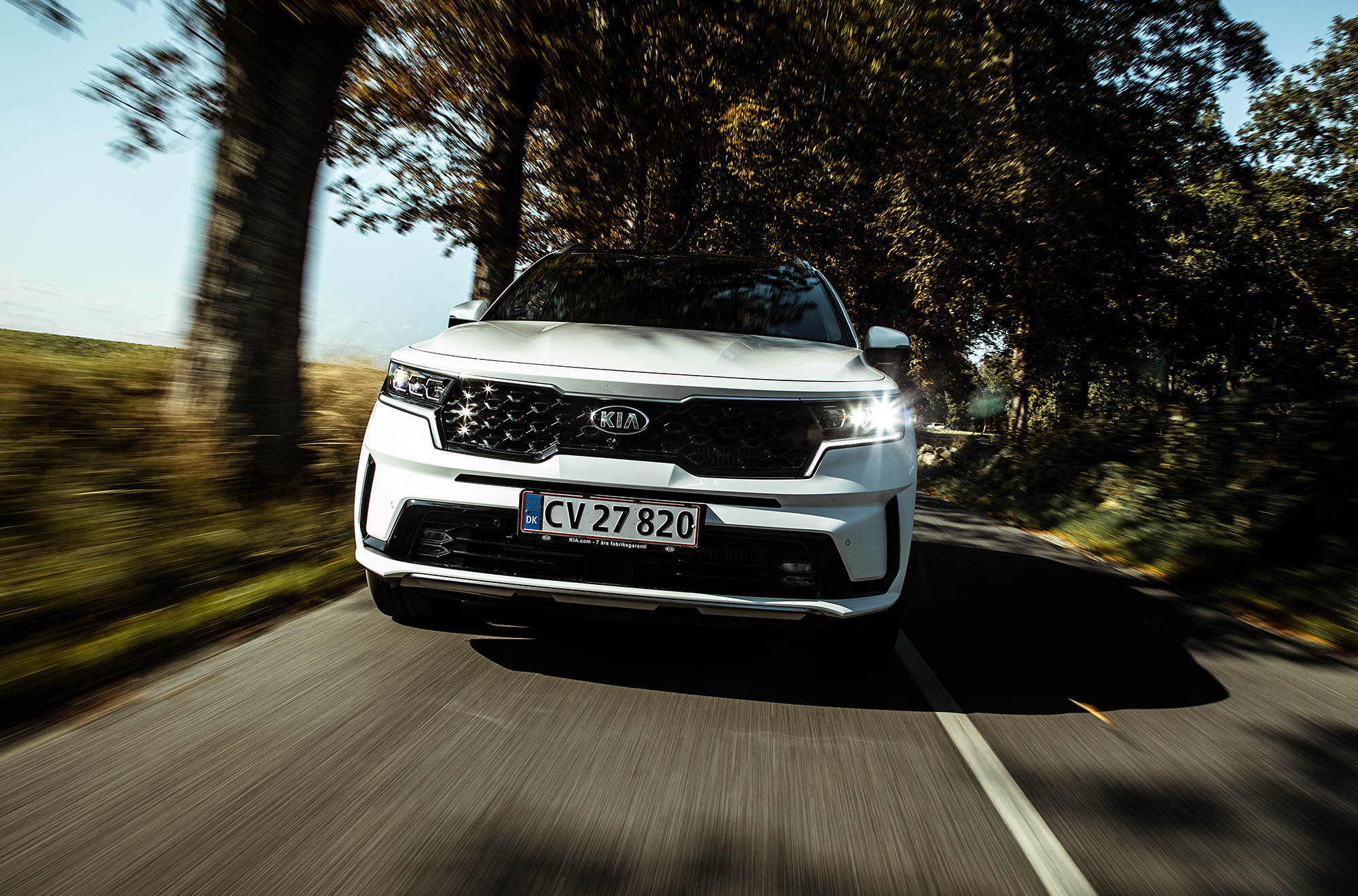 Kia_Sorento_Hvid_Dynamisk_01_low-res.jpg