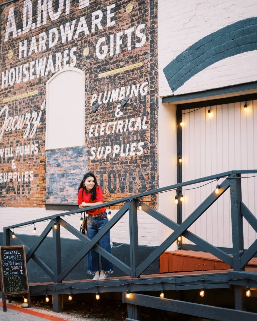 Took a break to explore historical McKinney with the #ワイフ。We are both enjoying the small town vibes here in Tx. 
.
.
.
.
.
#mckinneytx #TheArchetypeProcess #projectfindmeaning #northdallasphotographer