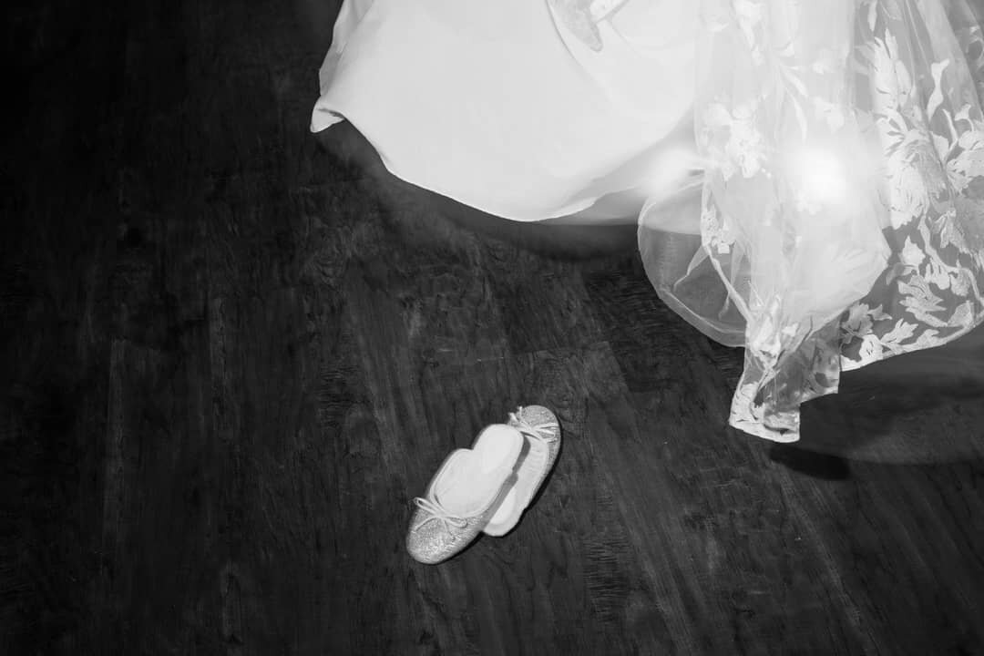 The wind-down of a long and stressful day.
I have come to like shooting these moments. You can see the weight just lifted from everyone at the end of the night. Just love and laughter are left.
.
.
.
.
.
.
#bridesofnorthtx #weddinginspiration #bridet
