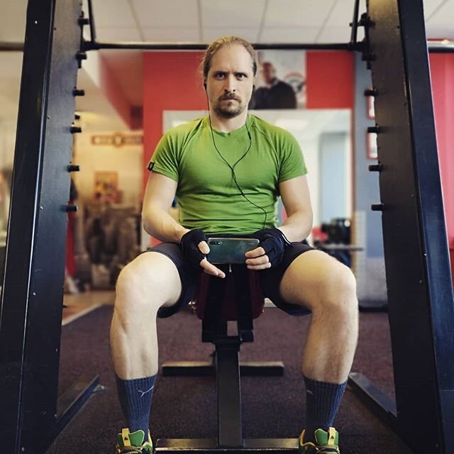 Finally my favorite gym has reopened! Pushing through just got a wee bit easier.
.
.
.
#flexgymbudapest #flexgym #descendedfromodin #dfo #merino #green #workout #countingthedays