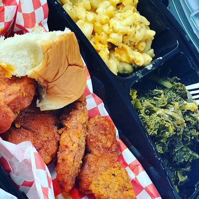 Stopped at @atlfoodtruckpark for lunch and got some @dishedpalate Buffalo Chicken Tenders plate. The whole plate was good, but that chicken was 🔥🔥🔥🔥. Of course it is all vegan. Stop by today if you can. There are a few vegan food trucks out there
