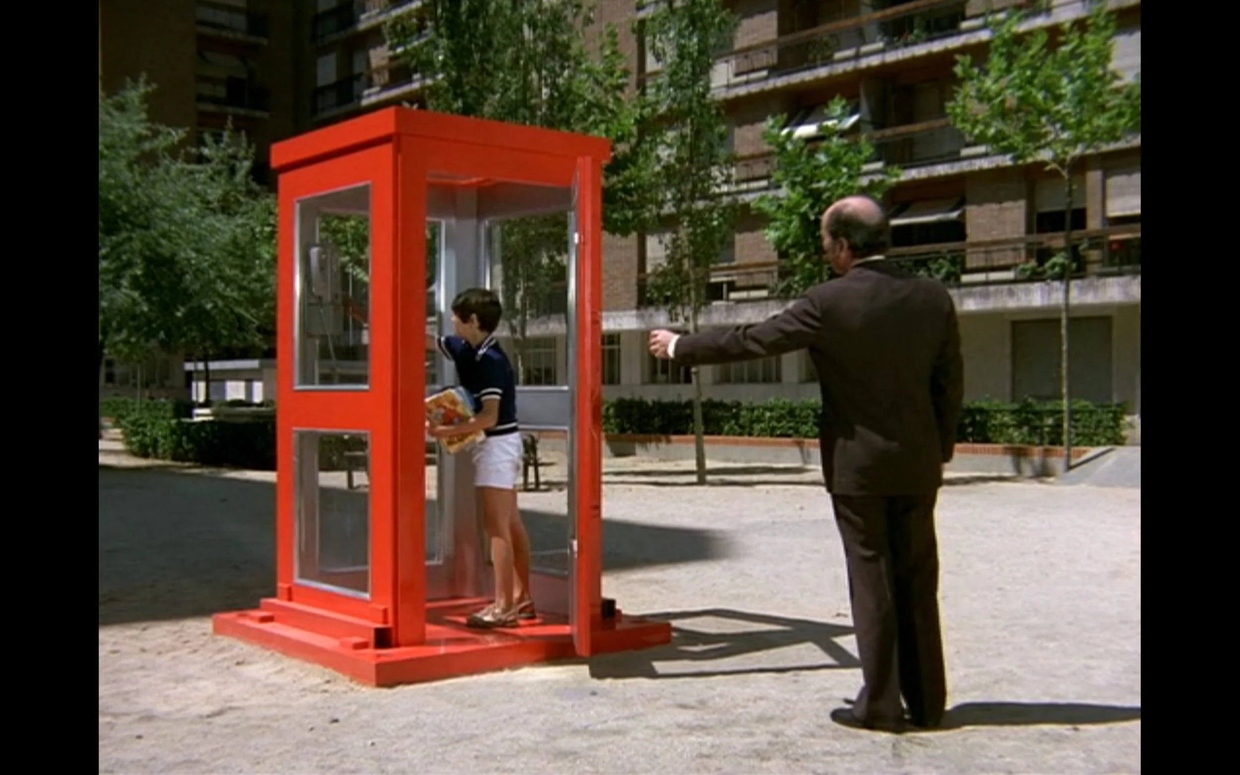 The Wide World of Shorts: La Cabina (1972, dir. Antonio Mercero, Spain)