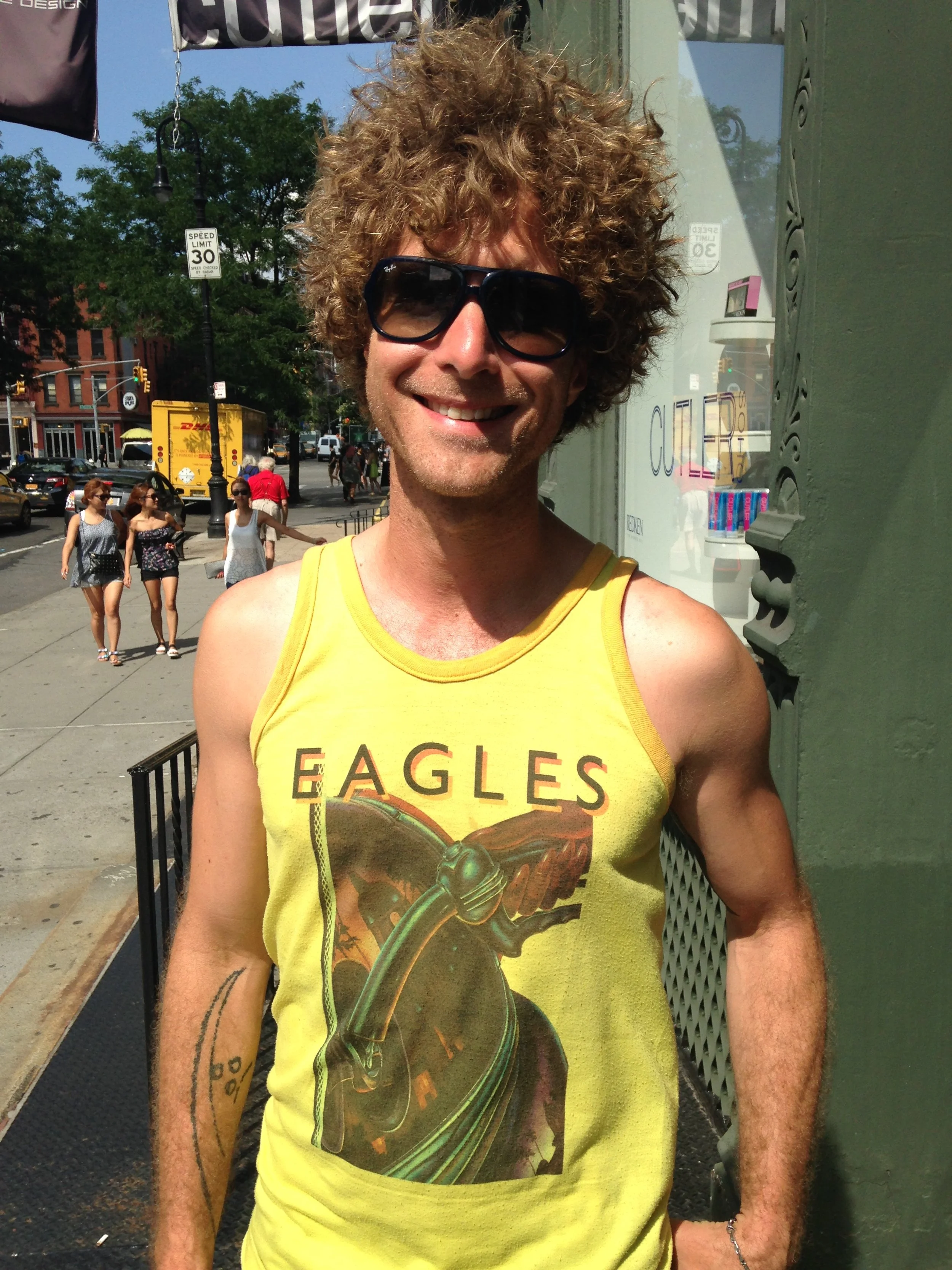 Haircuts_Masc Curly Round.JPG