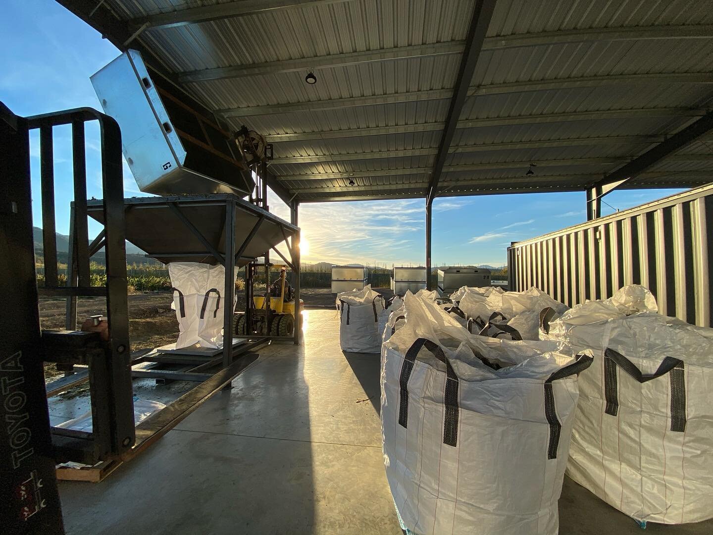 Feeling blessed by this Southern Oregon weather!

Minimal rain and no frost allows us to continue to dry farmer&rsquo;s smokable hemp flower. Hopefully it continues!! 🙏
.
.
.

#hemp #harvest #hempdryer #southernoregon #oregonhemp #oregoncbd
#smokabl