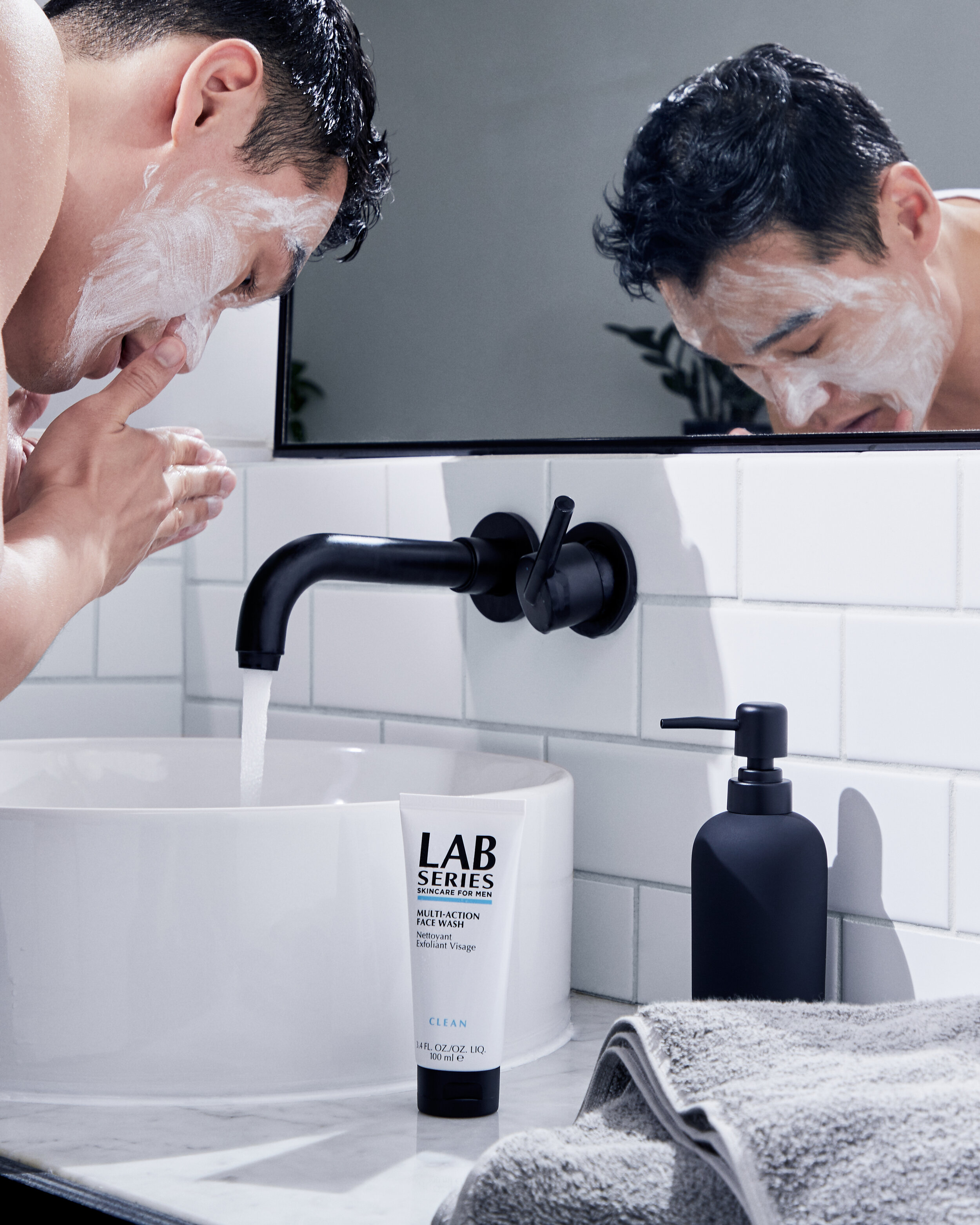 28_Multi-Action_Face_Wash_047.jpg