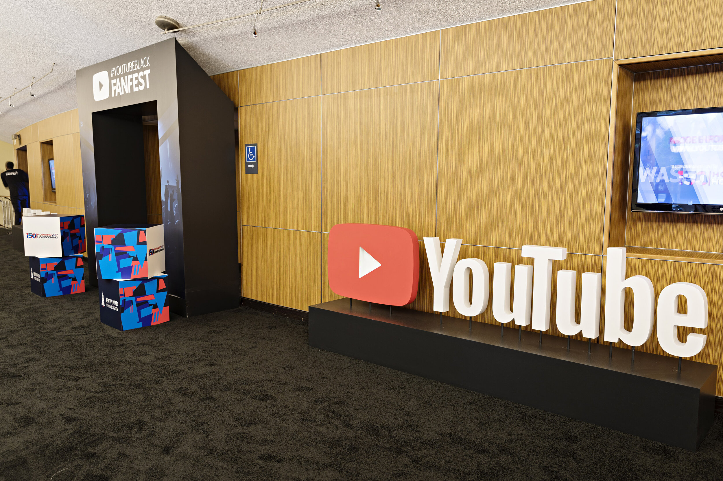 Youtube_Black_1054.jpg