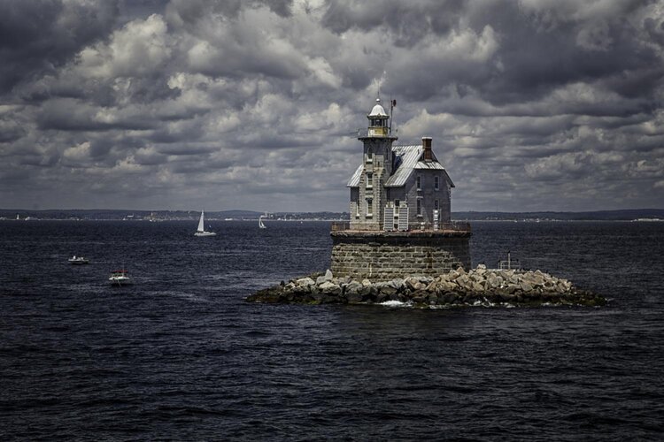 Race Rock Lighthouse - Race Rock Light is a lighthouse on Race Rock Reef, a dangerous set of rocks on Long Island Sound southwest of Fishers Island, New York and the site of many shipwrecks