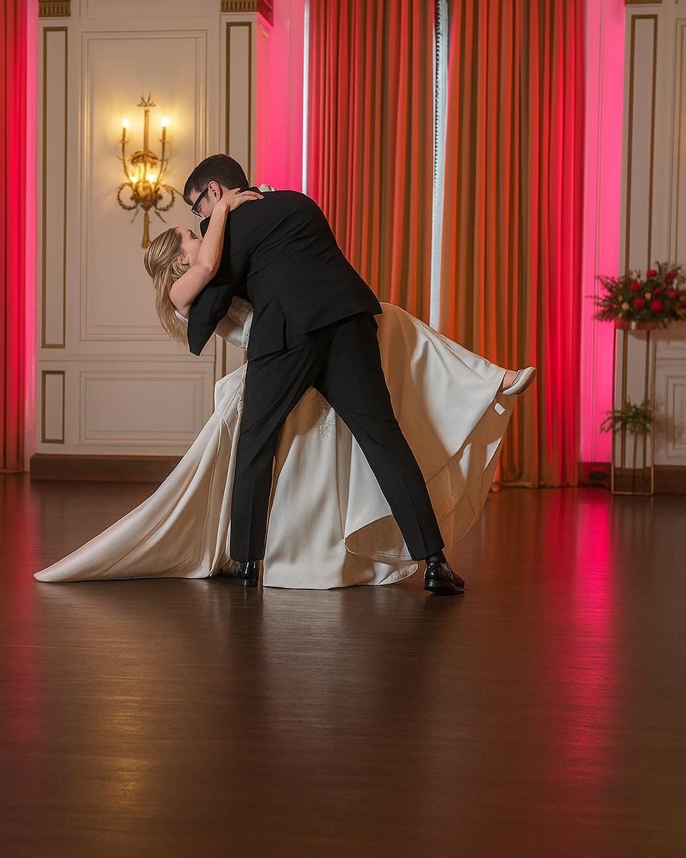 Pink uplights match the bright floral spring theme perfectly at the Colony Club, Detroit, MI
