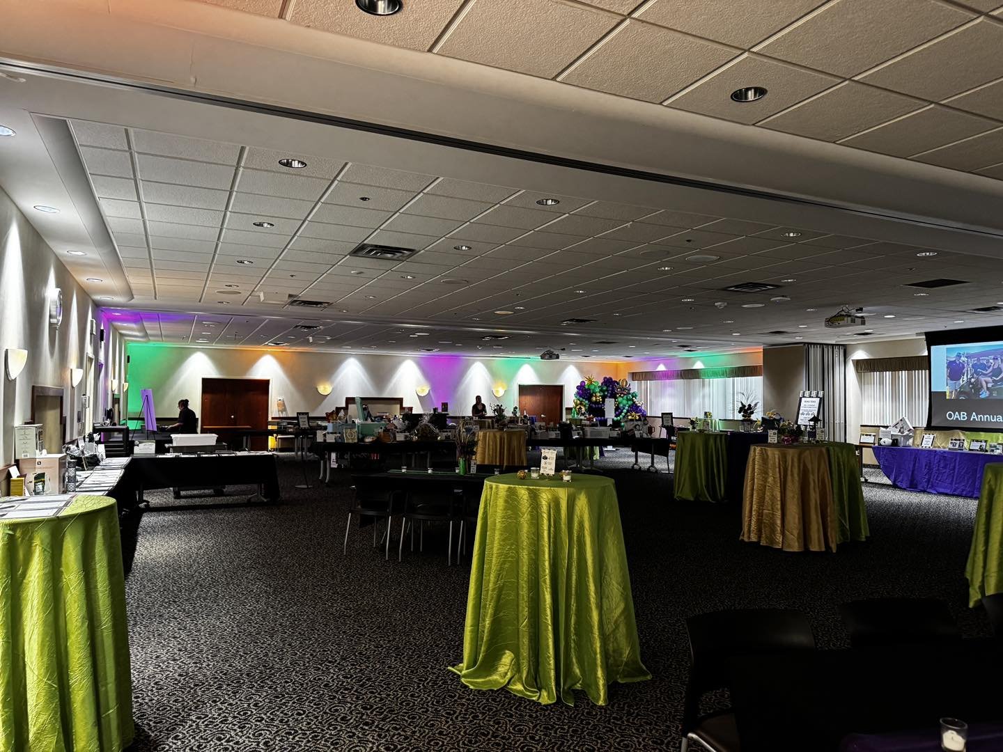 Our uplighting looks good even with the lights on!