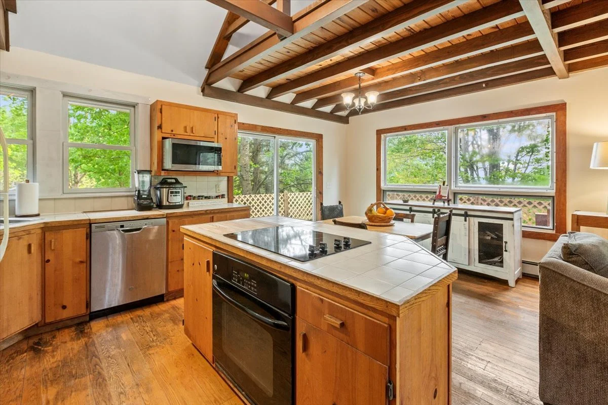 318 Eleanors Way Shaftsbury VT 05262 — Hoffman Real Estate