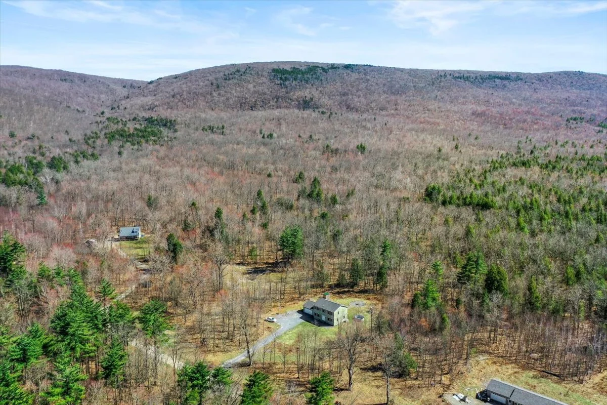 222 Steam Way Pownal VT 05201 — Hoffman Real Estate