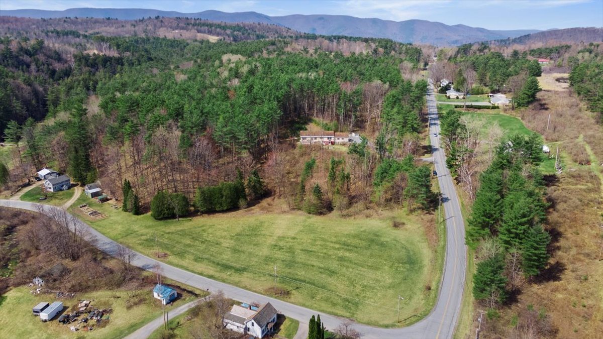 1346 Barber Pond Rd Pownal VT 05261 — Hoffman Real Estate