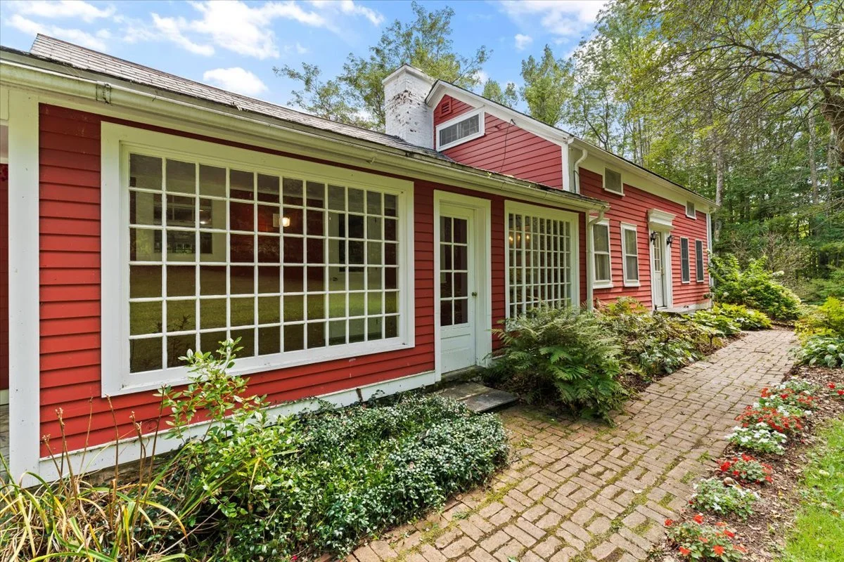 360 East Road Shaftsbury VT 05262 — Hoffman Real Estate