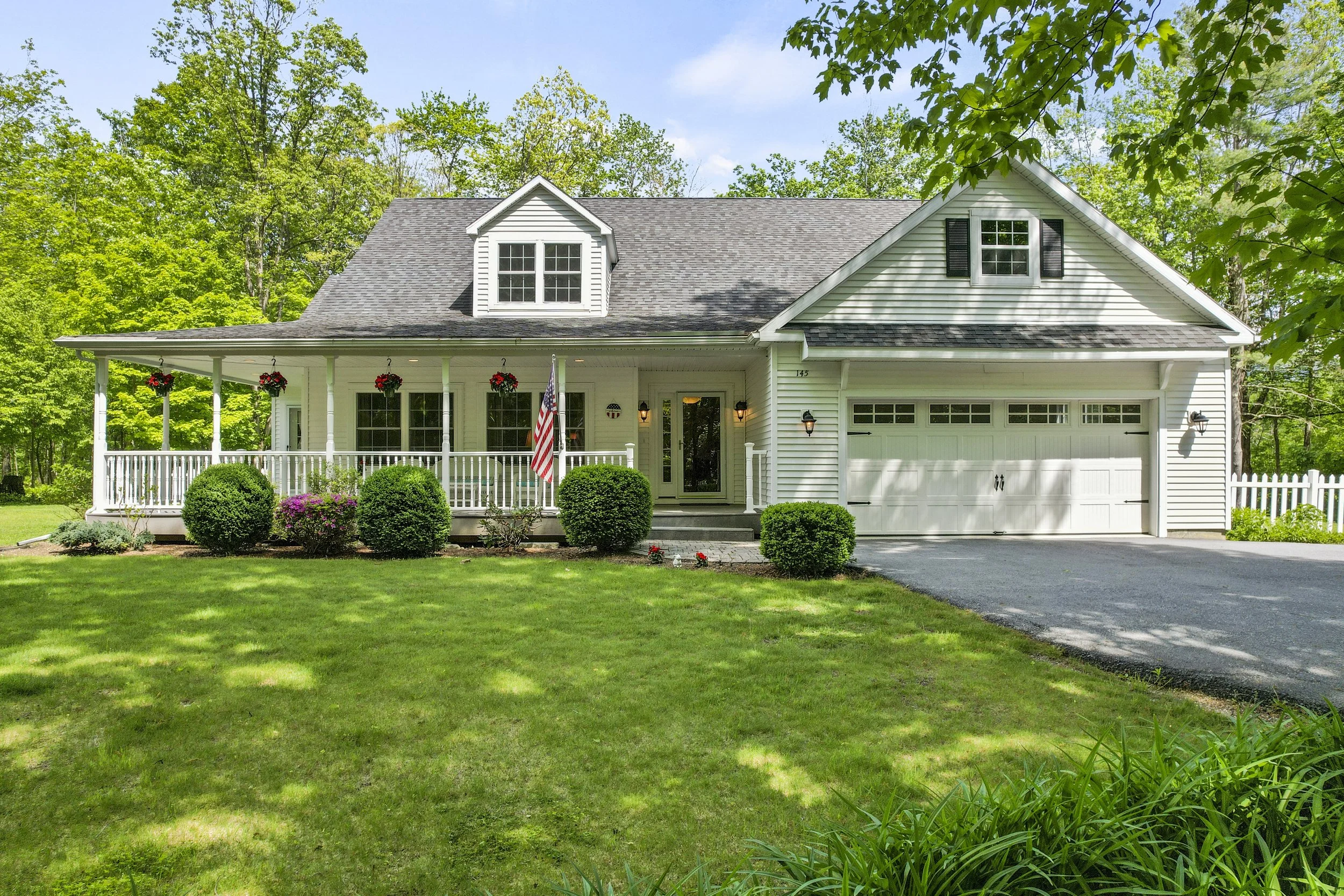 145 White Farm Lane Shaftsbury, VT 05262 — Hoffman Real Estate