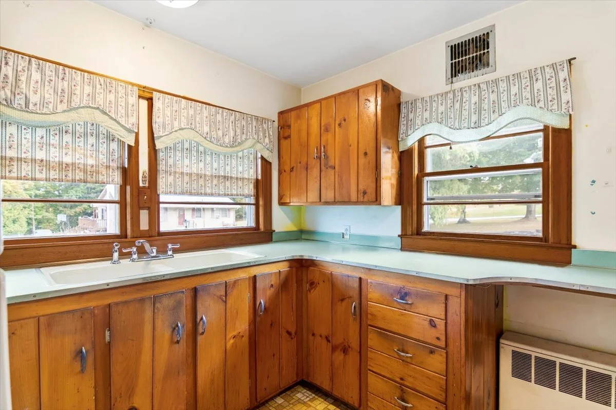 17-Kitchen 2.jpg