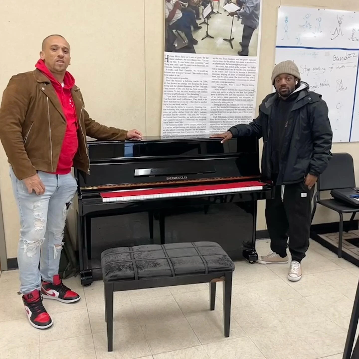 Update!! Piano secured for teachers and students at @elmhurstunited 🎹 Sending love and gratitude to artist &amp; activist @favianna1 for making this generous donation and huge thanks to Elevate Oakland teaching artist and programs collaborator @kevc