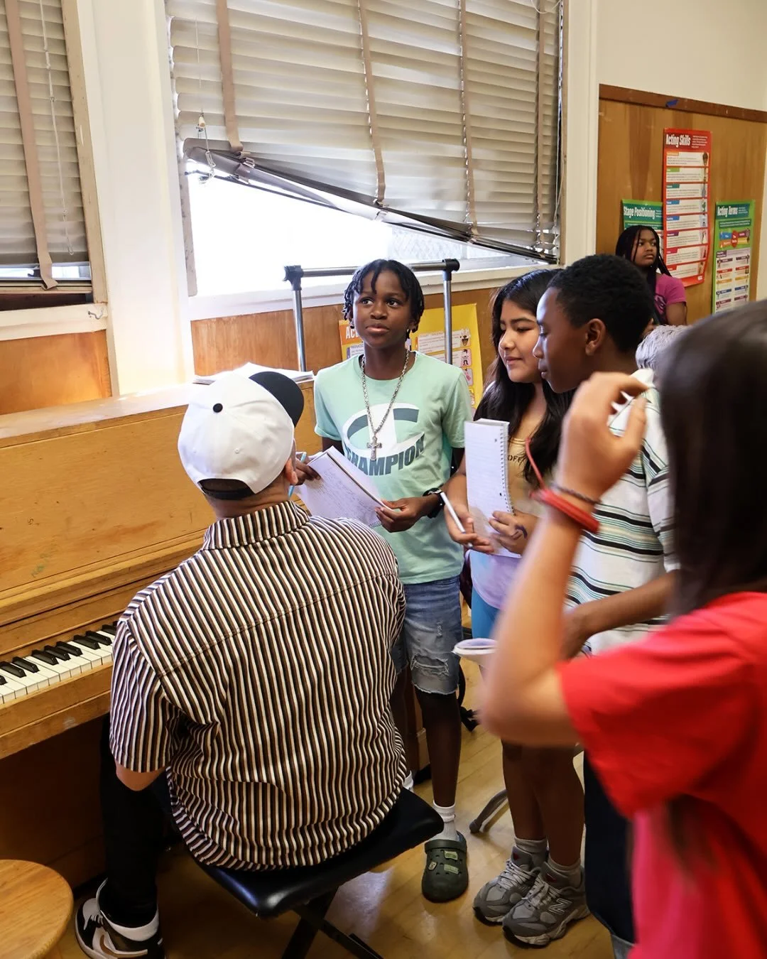 @ednabrewerpanthers students dream big with the @grammys 💭✨🎼 Thank you to Recording Academy SF Chapter members @kevchoice @tracycruzmusic @gyseleryder and @lenniemooremusic for shining your light on Edna Brewer Middle School choir &amp; band studen