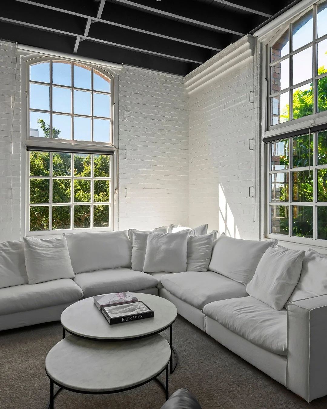 Rare dual-level corner apartment in Teneriffe&rsquo;s iconic London Woolstores 

22/36 Vernon Terrace, Teneriffe
3 Bed l 2 Bath l 1 Car

Flooded with natural light and framed by heritage charm, this three-bedroom residence offers a generous floor pla