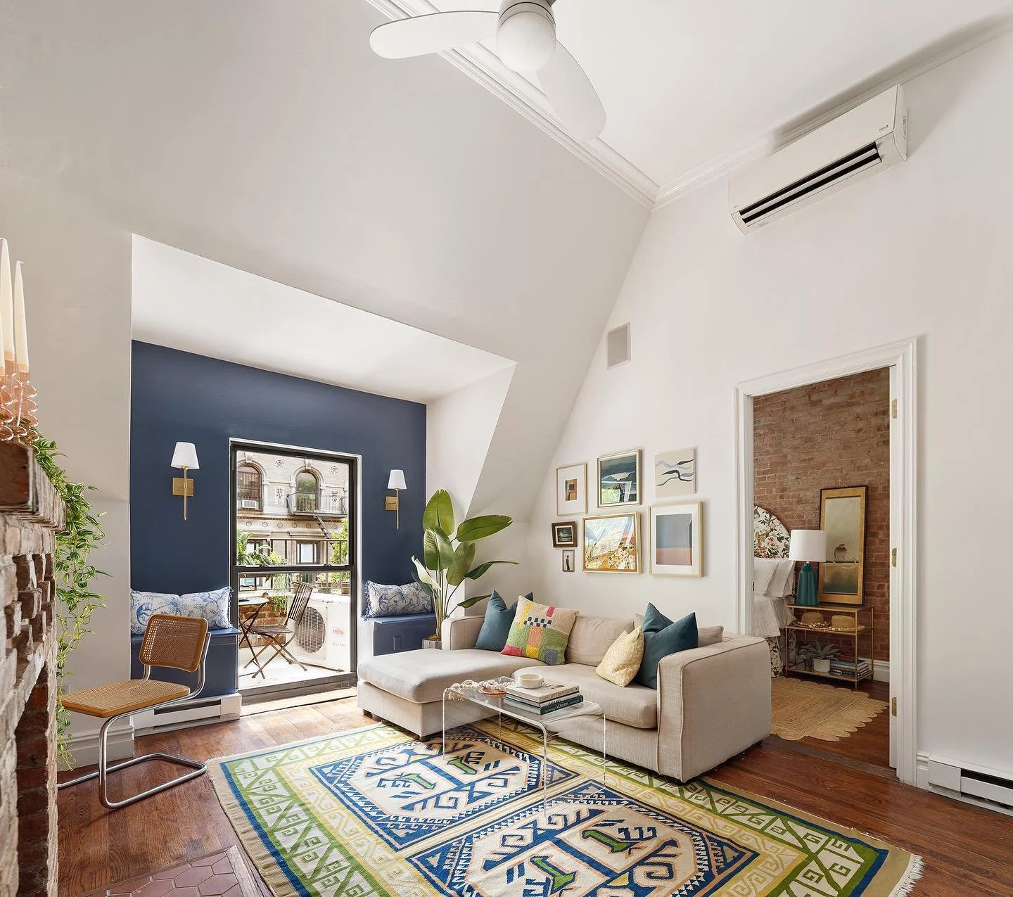 Swipe for Before &amp; After ✨

Staging with Taylor Spellman New York 

Upper West Side, NYC 

#interiordesign #stagingsells #diyqueen #originalart