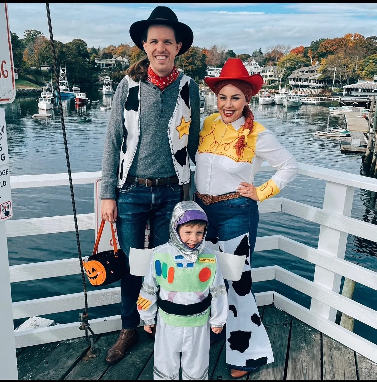 DIY costumes through the years! 🎃

I&rsquo;ve been thrifting and crafting our costumes for years. Which one is your favorite? 🧡

I wanna know your favorite costume you&rsquo;ve ever made! 👻

1. Toy Story 
2. Glow Netflix 
3. Glow Netflix 🤣
4. Min