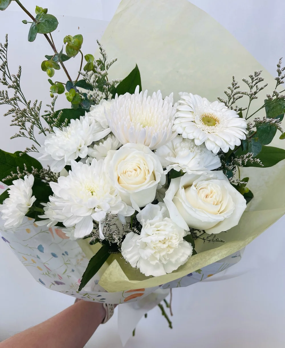White Elegance — Le Bouquet Floral